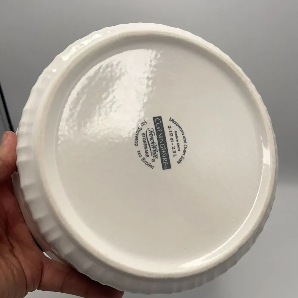 Corning Ware French White 2. 5 Quart Stoneware Round Casserole Baking Dish USA